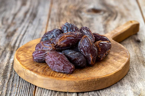 Fruta Fecha Sobre Fondo Madera Frutos Secos Orgánicos Frescos Cerca — Foto de Stock