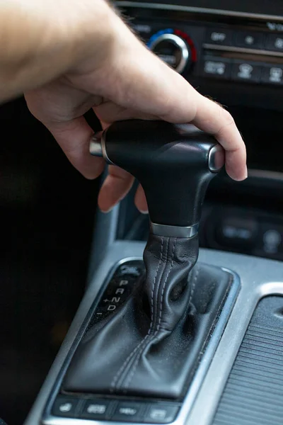 Young Men Getting New Car His Hand Control Stick Shift — Stock Photo, Image