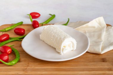 Türk Kahvaltısı için Kaymak / Tereyağı Kreması. Süt kreması ya da pıhtılaşmış krema