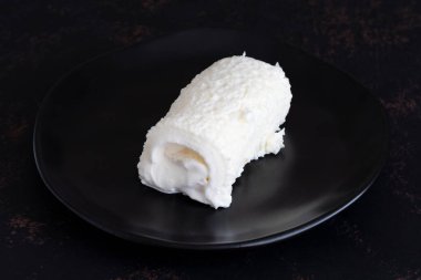 Türk Kahvaltısı için Kaymak / Tereyağı Kreması. Süt kreması ya da pıhtılaşmış krema
