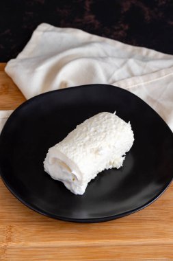 Türk Kahvaltısı için Kaymak / Tereyağı Kreması. Süt kreması ya da pıhtılaşmış krema