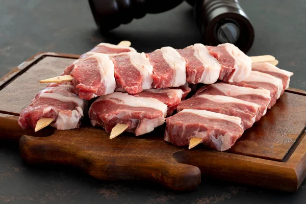 羊肉牛排 羊肉是指清洗羊腰部位的骨头 脂肪和神经后剩下的肉 — 图库照片