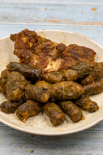 Envoltura Hojas Carne Sabor Mediterráneo Tradicional Envolver Las Hojas Sobre —  Fotos de Stock