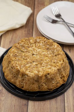 Lezzetli ev yapımı geleneksel fındıklı kek.