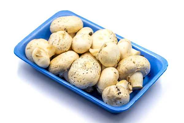 Verpakte Champignons Geïsoleerd Een Witte Achtergrond Gecultiveerde Paddenstoel Portabello Paddenstoel — Stockfoto