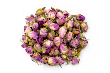 Bud Rose Tea beyaz arka planda izole edilmiş. Şifalı bitki çayı..