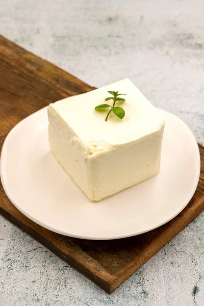 Taş Kaplama Otlu Feta Peyniri Yakın Plan Kahvaltı Peyniri — Stok fotoğraf