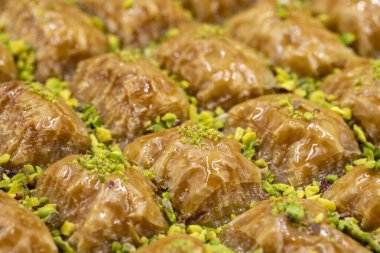 Fıstıklı baklava. Yakın plan. Geleneksel Orta Doğu lezzetleri. Geleneksel Türk baklavası. yerel adı fistikli baklava