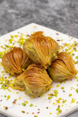 Fıstıklı midye Baklava. Yakın plan. Geleneksel Orta Doğu lezzetleri. Geleneksel Türk baklavası. yerel adı Midye Baklava