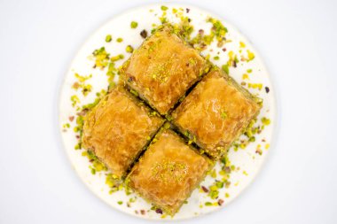 Fıstıklı baklava. Yakın plan. Geleneksel Orta Doğu lezzetleri. Geleneksel Türk baklavası. Üst Manzara. yerel adı fistikli baklava