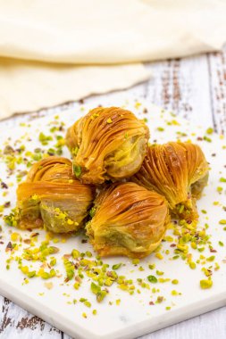 Fıstıklı midye Baklava. Yakın plan. Geleneksel Orta Doğu lezzetleri. Geleneksel Türk baklavası. yerel adı Midye Baklava