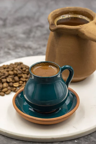 Café Turco Sobre Fondo Mármol Taza Rústica Cafetera Barro — Foto de Stock