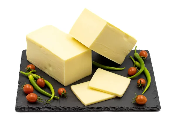 Çedar Peyniri Beyaz Arka Planda Izole Edilmiş Kaşkaval Peyniri Servis — Stok fotoğraf