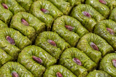 Fıstıklı baklava. Akdeniz mutfağı lezzetlidir. Yakın plan baklava. yerel isim fistikli bulbul