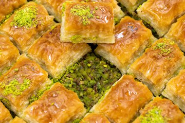 Fıstıklı baklava. Akdeniz mutfağı lezzetlidir. Yakın çekim baklava