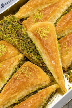Fıstıklı havuç dilimli baklava tatlısı. Akdeniz mutfağı lezzetlidir. Yakın plan baklava. yerel adı havuc dilim baklava