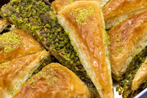 Wortelschijfje Baklava Dessert Met Pistache Mediterraanse Keuken Lekkernijen Een Close — Stockfoto