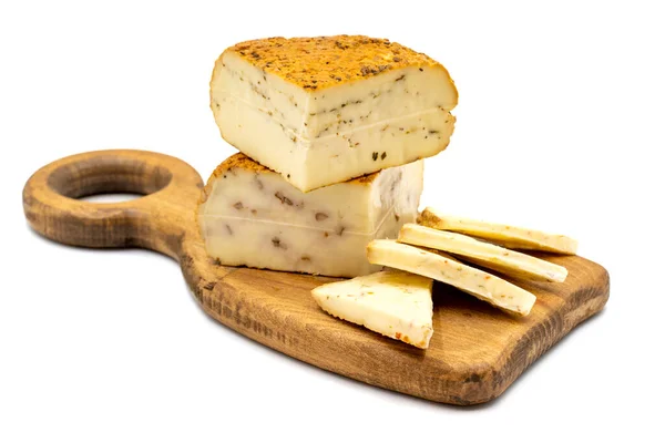 Beyaz Arka Planda Füme Peynir Lezzetli Peynir Çeşitleri Kapat — Stok fotoğraf