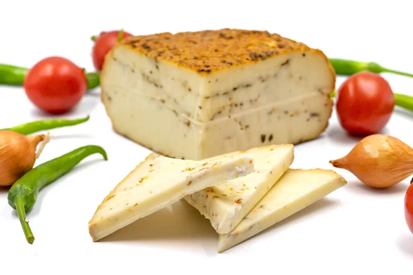Beyaz Arka Planda Füme Peynir Lezzetli Peynir Çeşitleri Kapat — Stok fotoğraf
