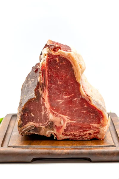 Sušené Zrající Syrové Bone Nebo Vepřové Hovězí Maso Steak Rajčaty — Stock fotografie