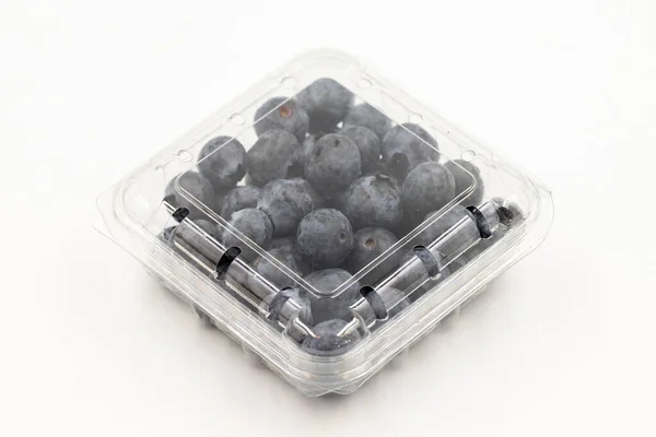 Mirtilos Embalados Fundo Branco Blueberries Embalados Para Venda Banca Mercado — Fotografia de Stock