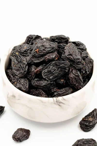 Raisins Secs Noirs Sur Fond Blanc Sain Fres — Photo