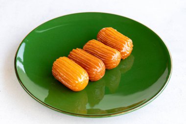 Tulumba tatlısı. Geleneksel Türk mutfağı lezzetleri. Kapat.