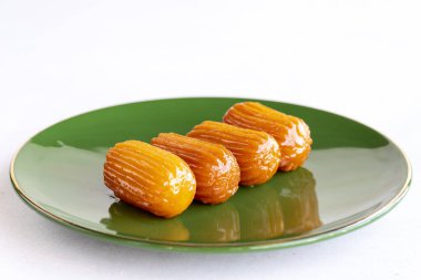 Tulumba tatlısı. Geleneksel Türk mutfağı lezzetleri. Kapat.