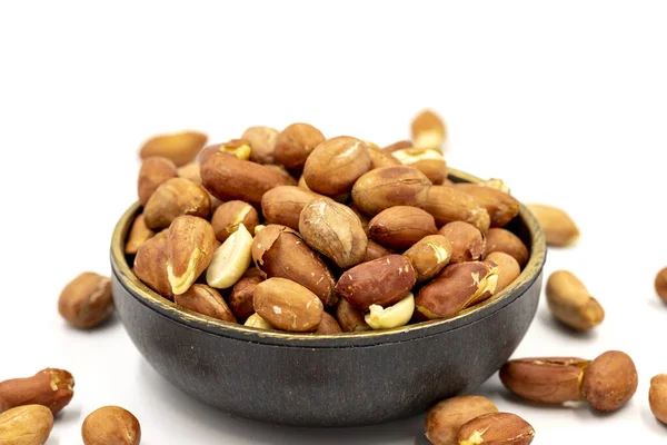 Beyaz arka planda yer fıstığı çekirdeği. Yakın plan. yerel isim yer fistigi