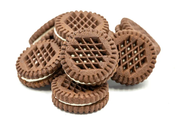 Galletas Cacao Con Relleno Crema Sobre Fondo Blanco Cerca —  Fotos de Stock