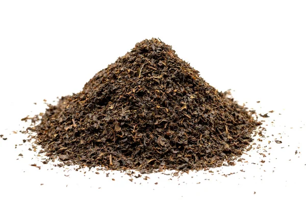 Beyaz arka planda izole edilmiş siyah çay. Kapat.