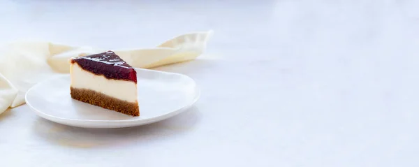 Gâteau Fromage Aux Fraises Sur Fond Bois — Photo