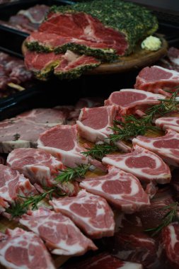 ham kuzu eti (kasap dükkanı)