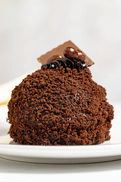 Спеціальний Дизайн Шоколадного Торта Шоколад Покритий Тортами Білому Тлі Крупним — стокове фото