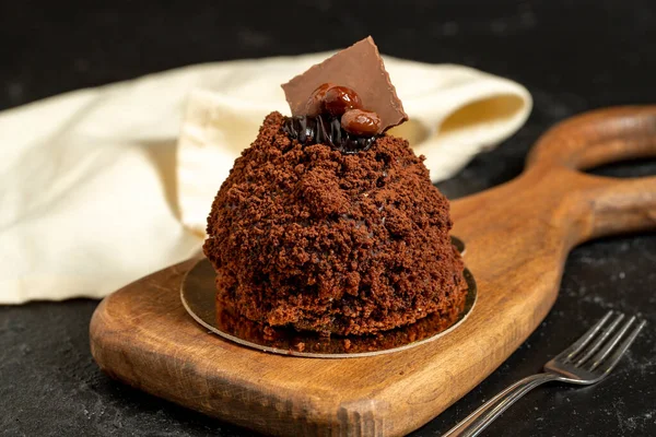 Κέικ Σοκολάτας Ειδικού Σχεδιασμού Κέικ Καλυμμένο Σοκολάτα Σκούρο Φόντο Κλείσιμο — Φωτογραφία Αρχείου