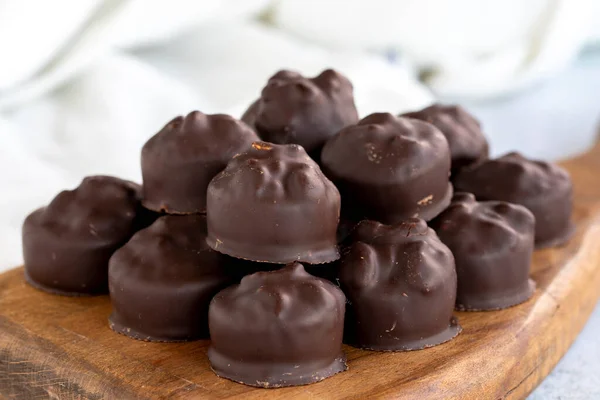 Ореховый Шоколад Специальный Ореховый Шоколад Белом Фоне Close — стоковое фото