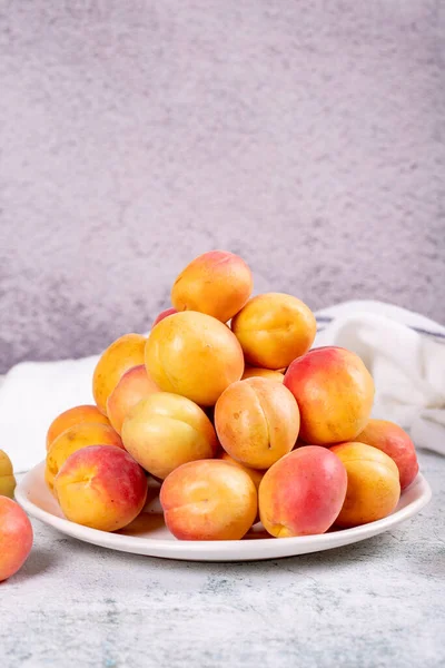 Fresh Apricots Ripe Apricots Plate Stone Background Bulk Apricots Close — Stock Photo, Image