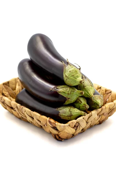 Ripe Eggplant Fresh Eggplants Basket Isolated White Background Organic Food — Zdjęcie stockowe