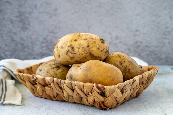 Ripe Potatoes Fresh Raw Potatoes Basket Stone Floor Organic Food — Foto de Stock