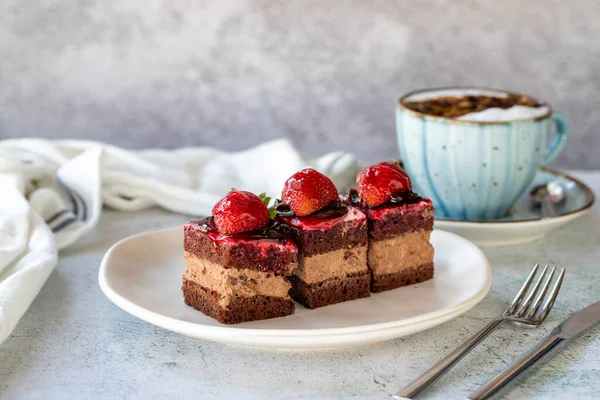 Strawberry Tartlet Small Strawberry Cake Plate Stone Floor Close — Fotografia de Stock