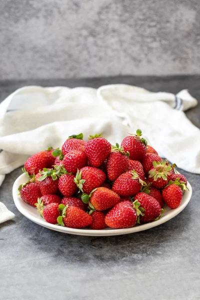 Ripe Strawberries Dark Background Fresh Strawberries Plate Organic Food Close — Stockfoto