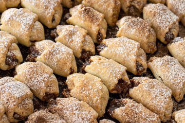 Elmalı kurabiye. Fırın ürünleri. Elma sosuyla doldurulmuş kurabiyeler. Kapat.