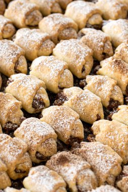 Elmalı kurabiye. Fırın ürünleri. Elma sosuyla doldurulmuş kurabiyeler. Kapat.