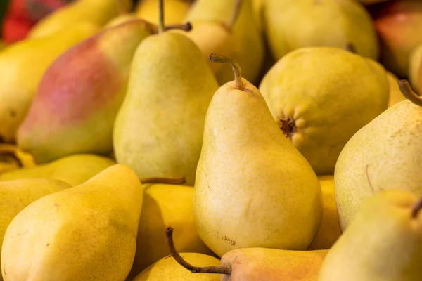 Päron Marknaden Disken Högen Med Mogna Päron — Stockfoto