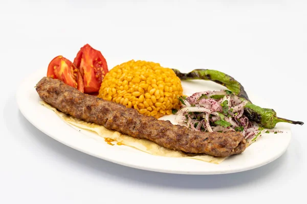 Kebab Adana Aislado Sobre Fondo Blanco Delicias Tradicionales Kebab Turco —  Fotos de Stock