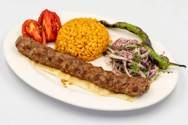 Kebab Adana Aislado Sobre Fondo Blanco Delicias Tradicionales Kebab Turco —  Fotos de Stock