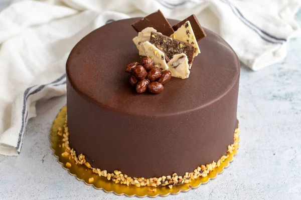 Pastel Chocolate Sobre Fondo Gris Cumpleaños Pastel Celebración Cerca — Foto de Stock
