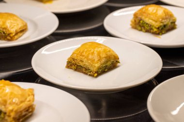 Fıstıklı baklava. Baklava hizmet için hazırlandı