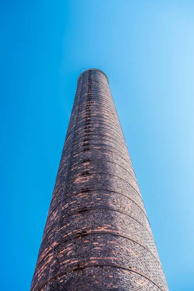 Lang Baksteen Industriële Schoorsteen Gelegen Porseleinfabriek Fabryka Porcelany Katowice Silezië — Stockfoto