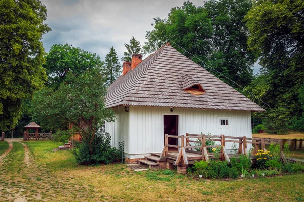 Charming Country Cottage Shingle Roof Porch Small Garden Zwierzyniec Poland — Foto de Stock